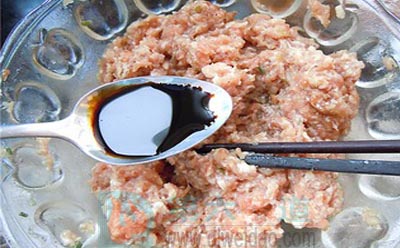  黑椒蜜汁猪肉铺的做法步骤6